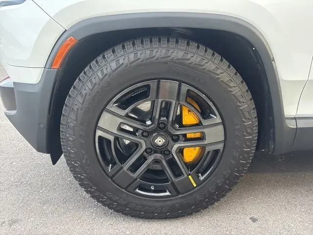 2023 Rivian R1T Launch Edition photo 4