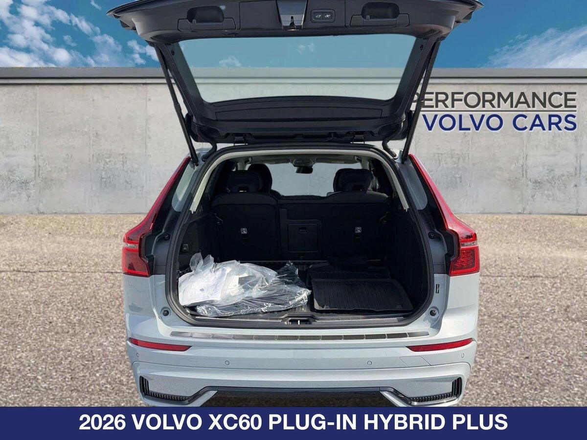 2026 Volvo - image 26