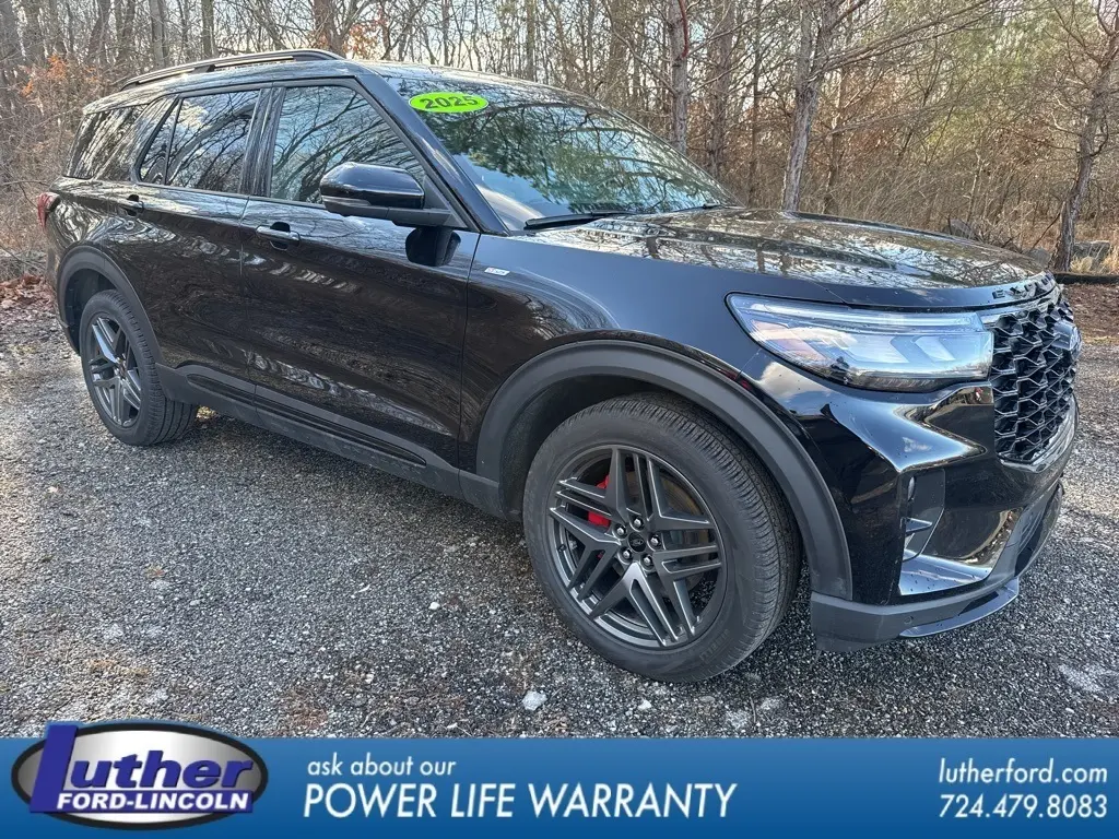 2025 Ford Explorer ST-LINE's photo