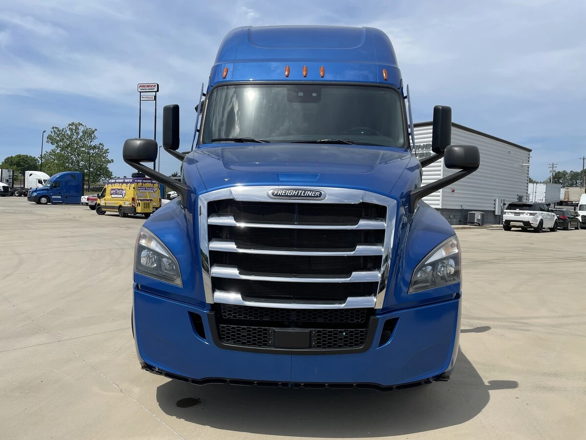 2021 Freightliner Cascadia - image 2