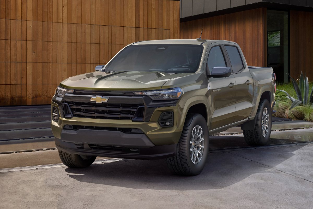 2023 Chevrolet Colorado Exterior Driver Side Front Angle