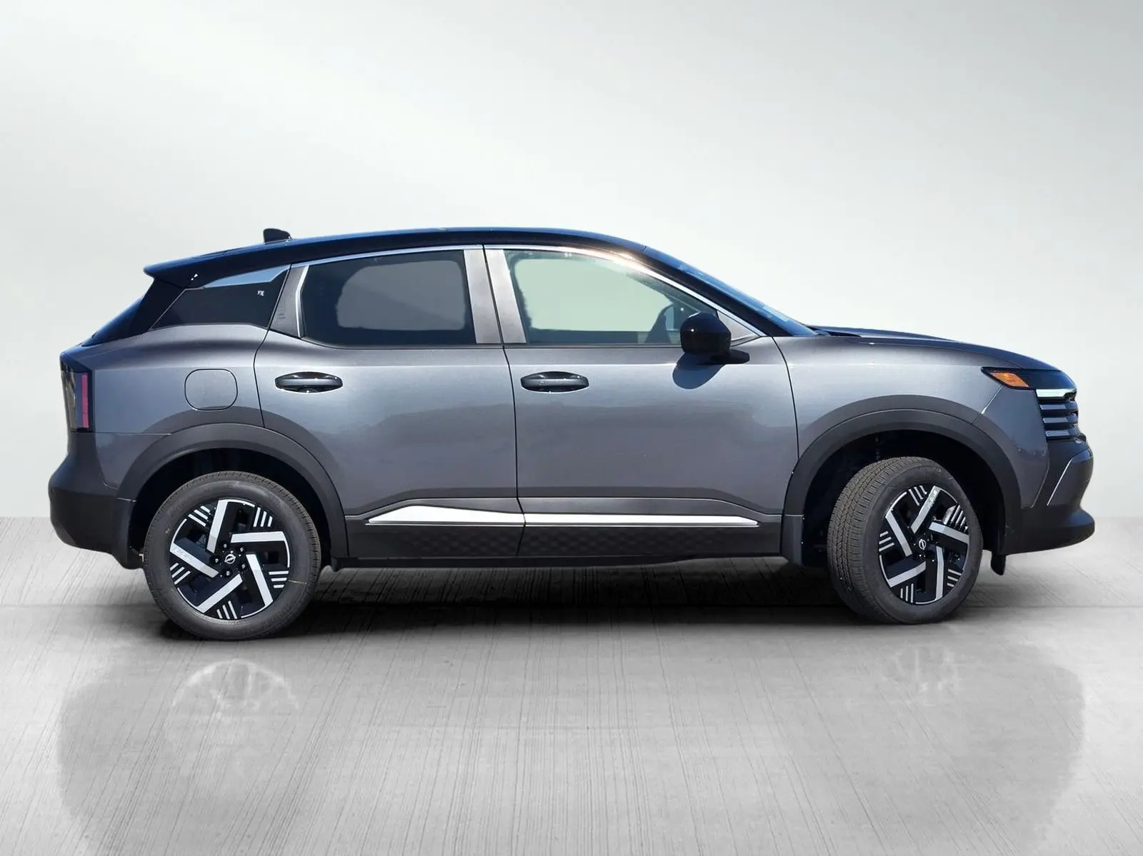 2025 Nissan Kicks SV photo 2