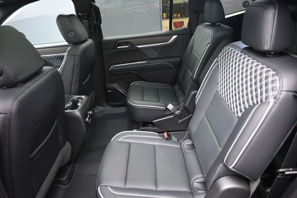 2026 GMC Acadia Denali - Photo 22