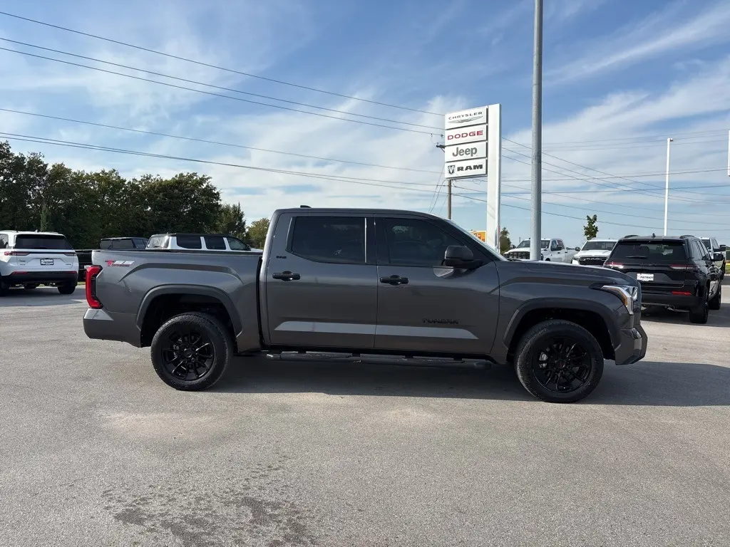 2023 Toyota Tundra SR5 photo 2
