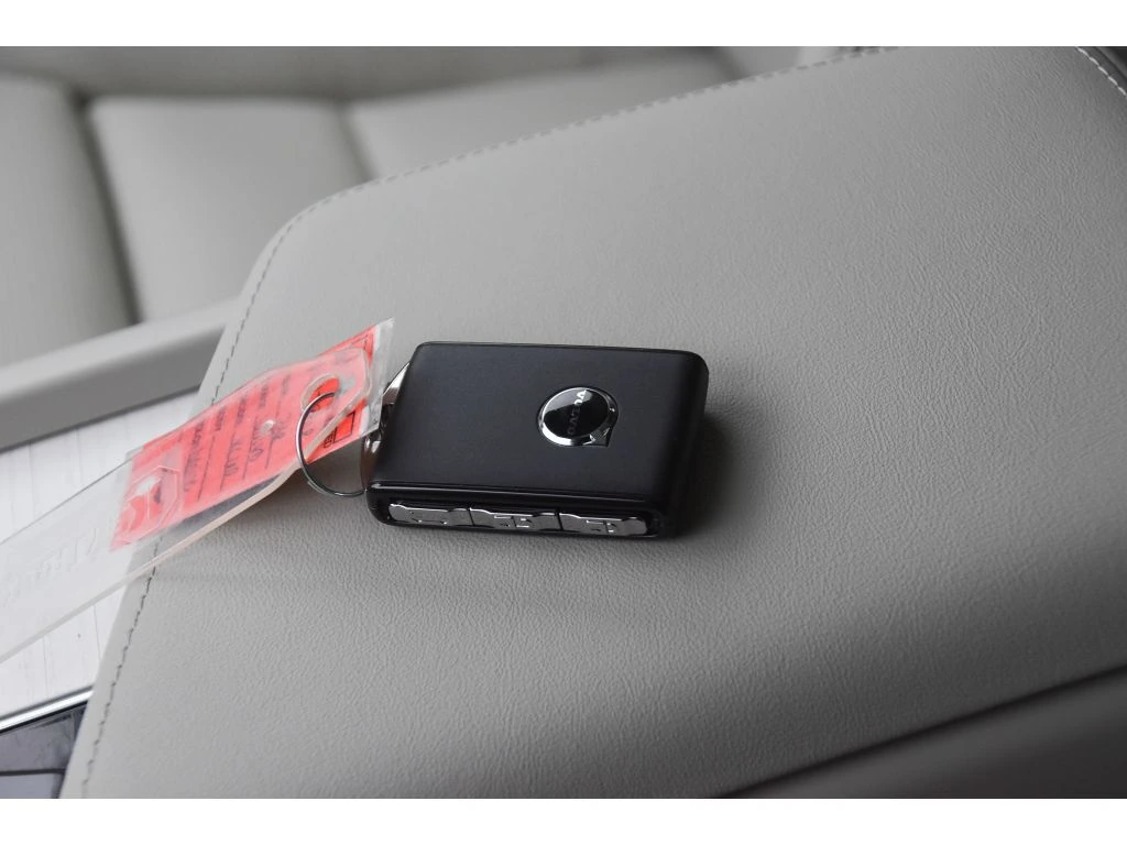 2026 Volvo - image 33