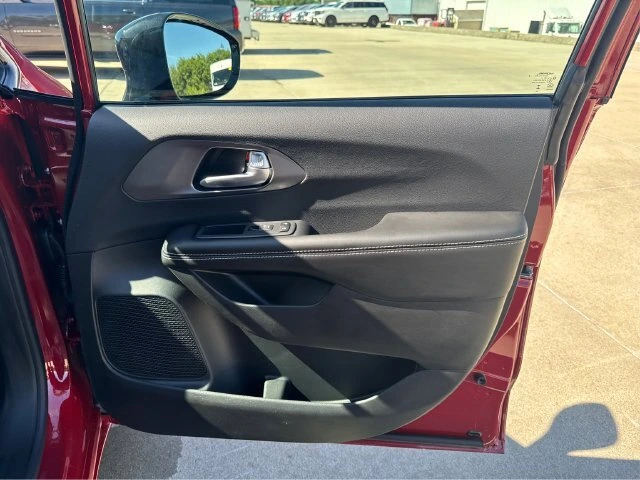 2026 Chrysler Pacifica Select - Photo 21
