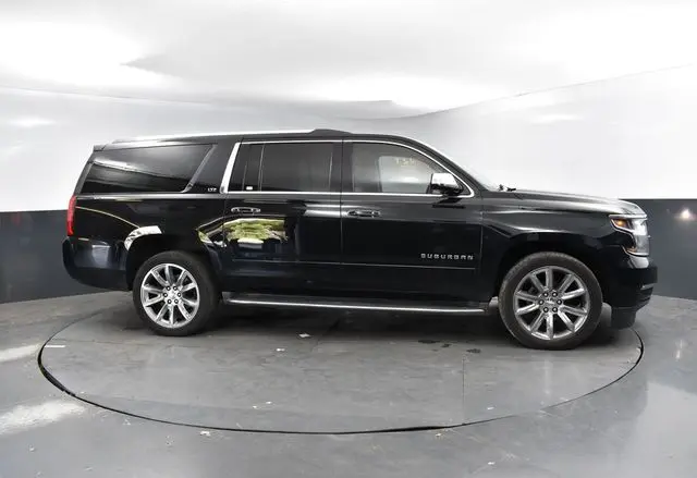 2016 Chevrolet Suburban LTZ photo 8
