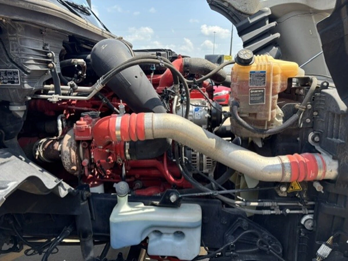 2022 International LT in Cedar Rapids, IA — photo 8