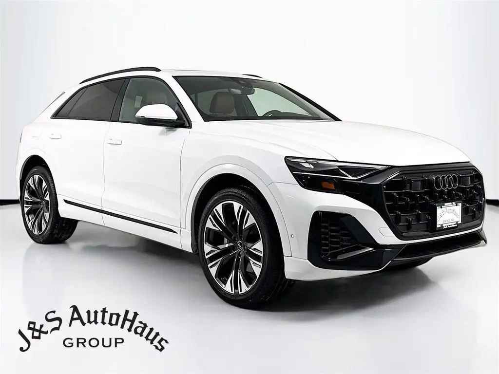 2024 Audi Q8 Premium's photo