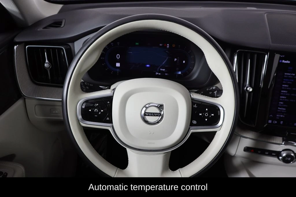 2023 Volvo - image 7