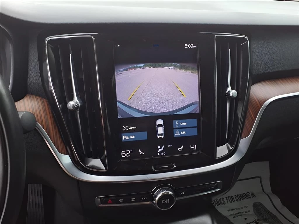 2021 Volvo - image 26