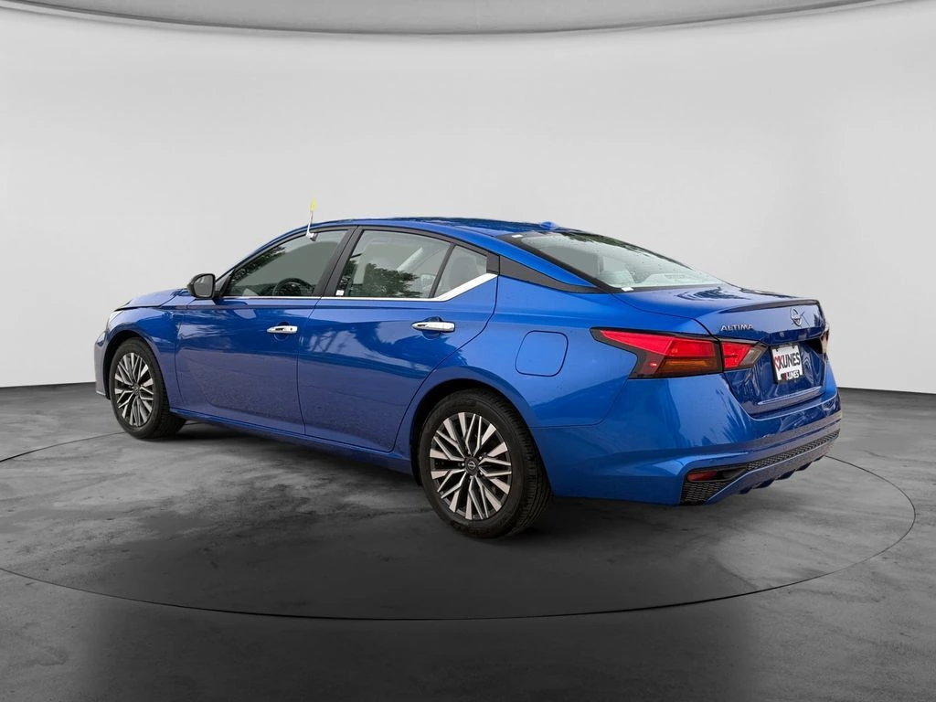 2025 Nissan Altima SV - Photo 6