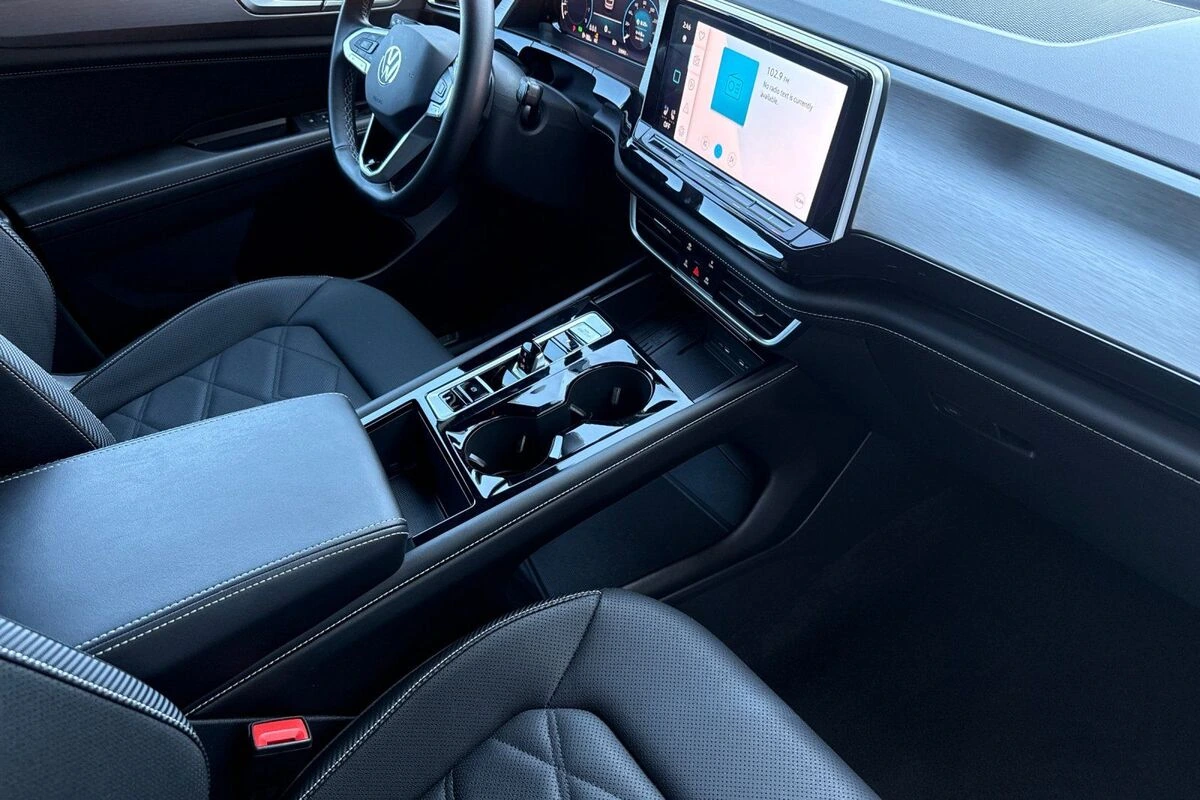 2025 Volkswagen Atlas Cross Sport SE w/Tech - Photo 16
