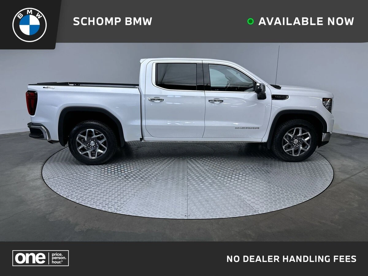 2022 GMC Sierra 4WD Crew Cab Short Box SLT's photo