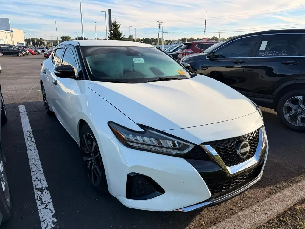 2023 Nissan Maxima SV photo 3