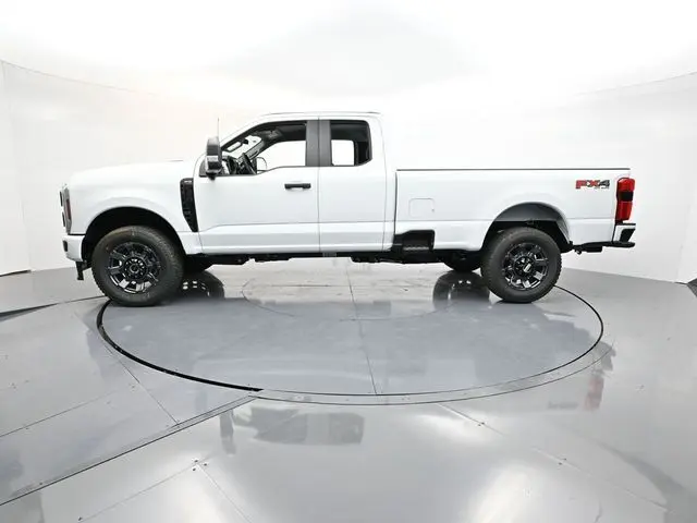 2025 Ford F-350 photo 2