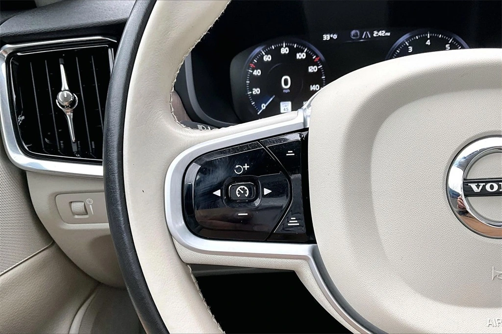 2021 Volvo - image 10