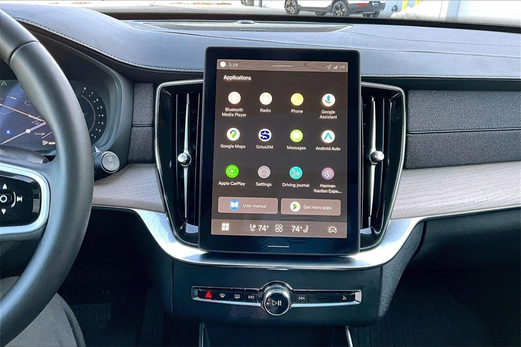 2026 Volvo - image 15