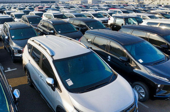 Discover how to efficiently manage your search of used auto inventory. Learn to compare features, prices, and reviews for smart car shopping.
