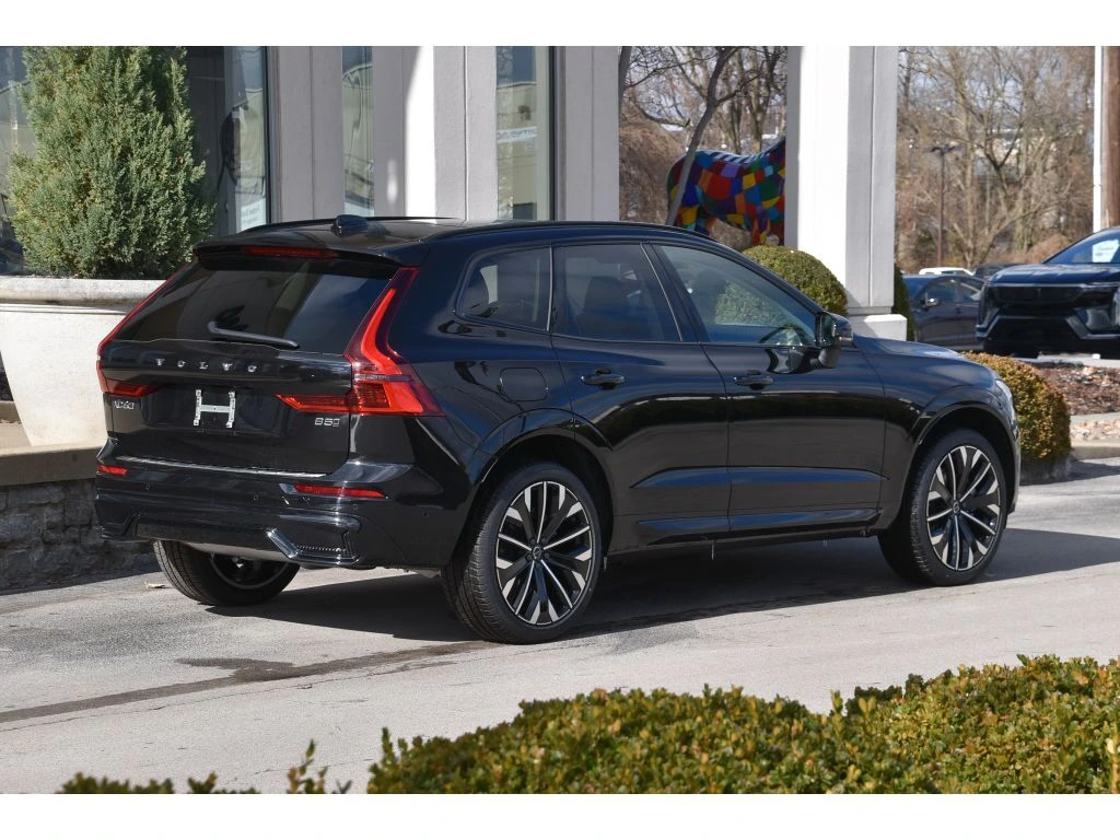 2026 Volvo - image 4