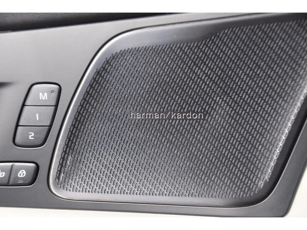 2026 Volvo - image 26