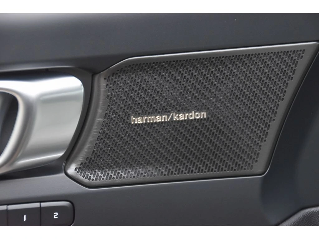 2026 Volvo - image 27