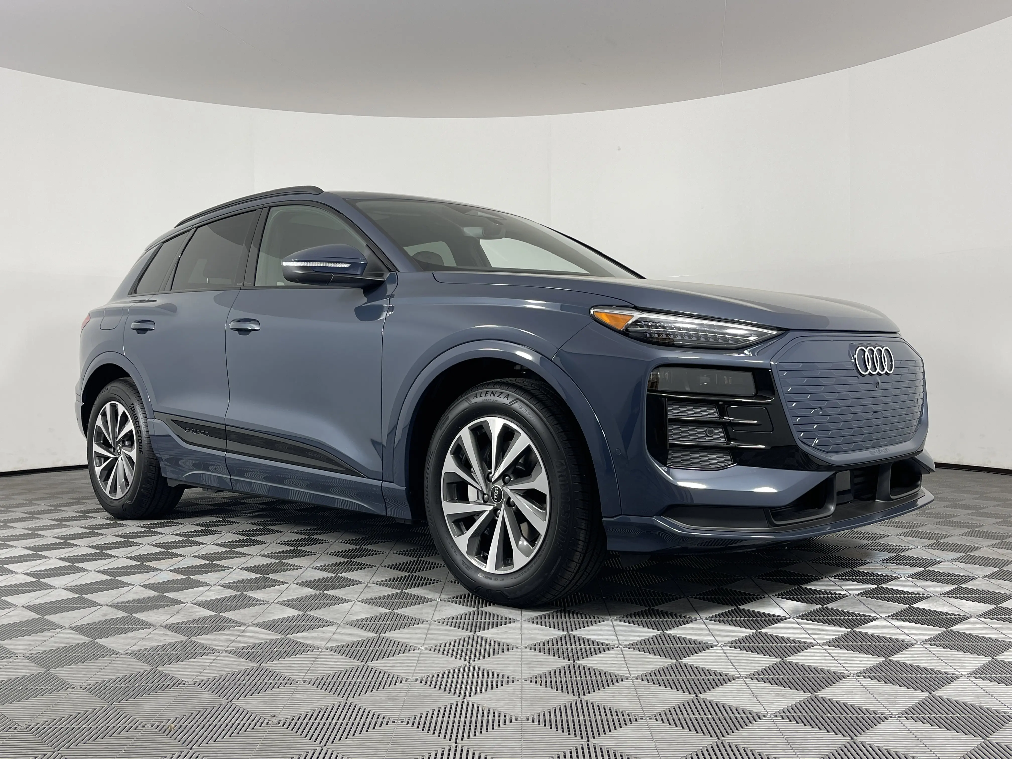 2025 Audi Q6 E-tron Prestige photo 16