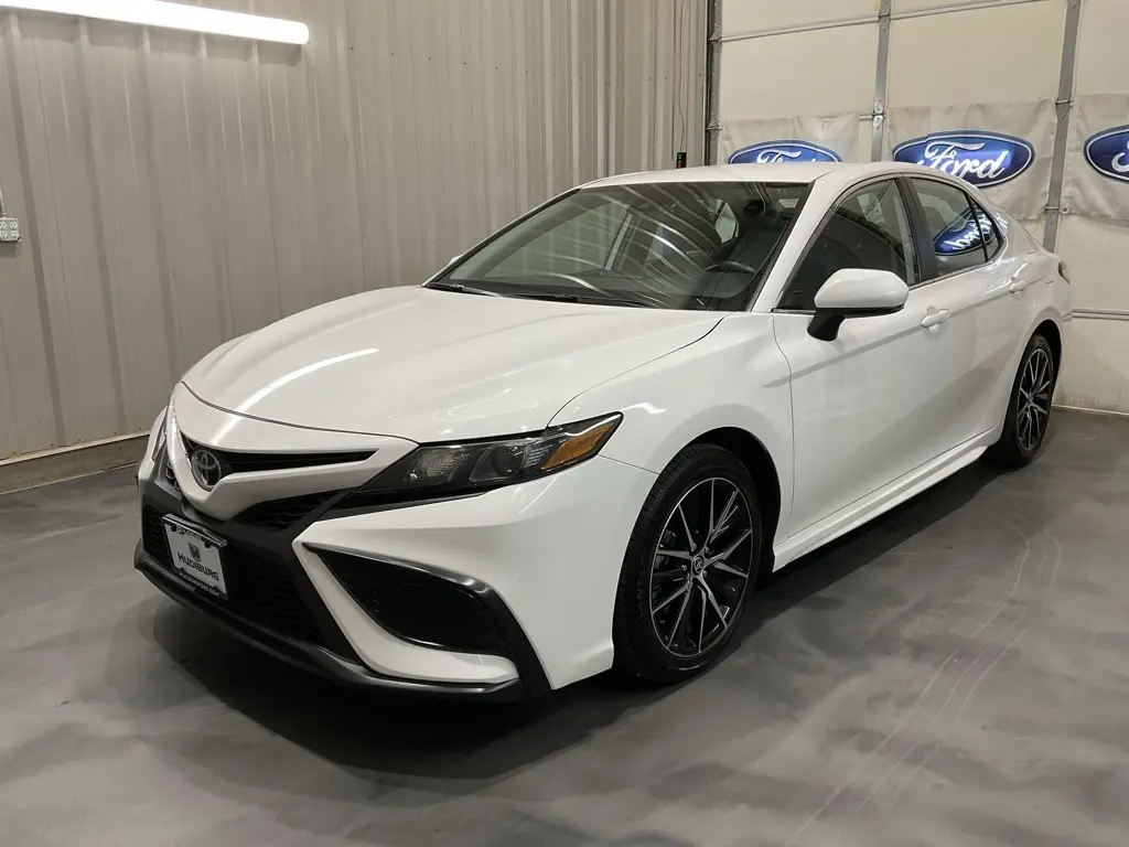 2024 Toyota Camry SE photo 3