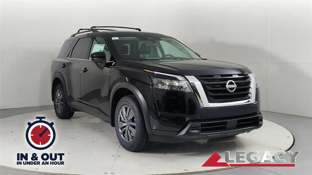 2025 Nissan Pathfinder SV's photo