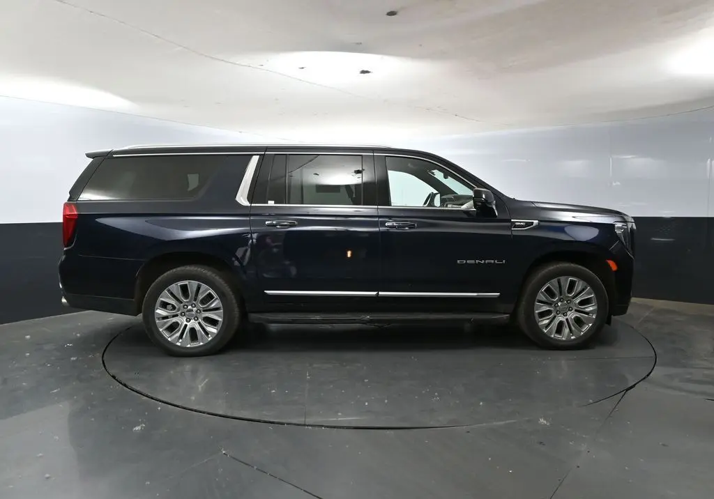 Used 2021 GMC Yukon XL Denali with VIN 1GKS2JKL7MR263401 for sale in Elkhorn, WI