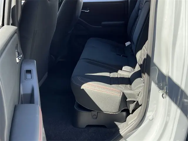 2025 Nissan Frontier PRO-4X photo 19