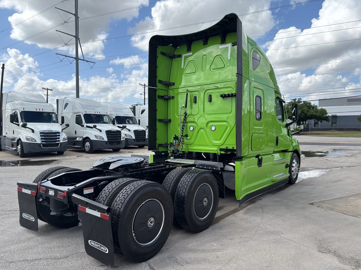 2027 Freightliner - image 5