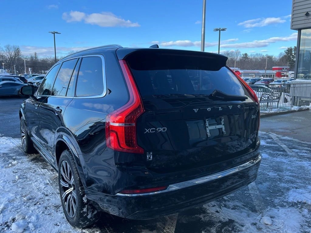 2025 Volvo - image 4