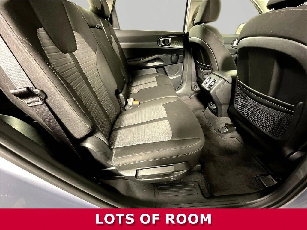 2023 Kia Sorento LX - Photo 22
