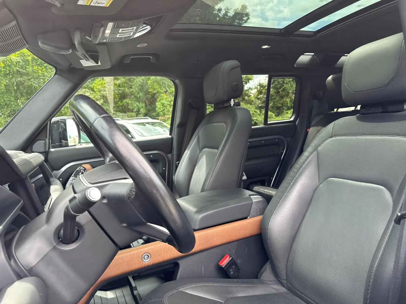 2023 Land Rover Defender X-Dynamic SE photo 13