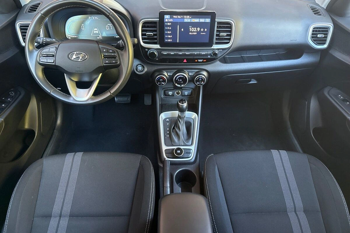 2025 Hyundai Venue SEL - Photo 13