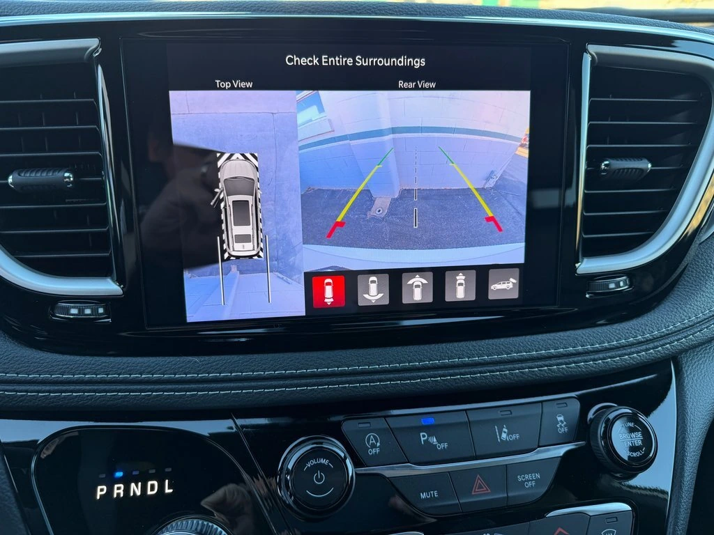 2026 Chrysler Pacifica Select - Photo 14