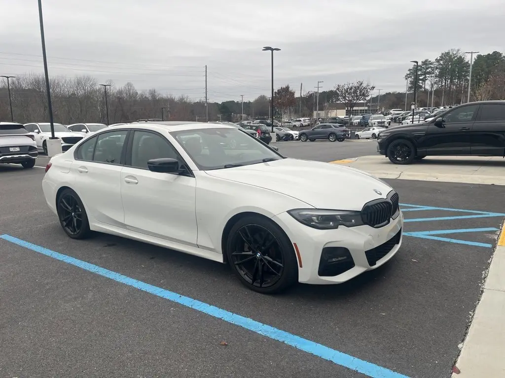 2022 BMW 3 Series 330i's photo