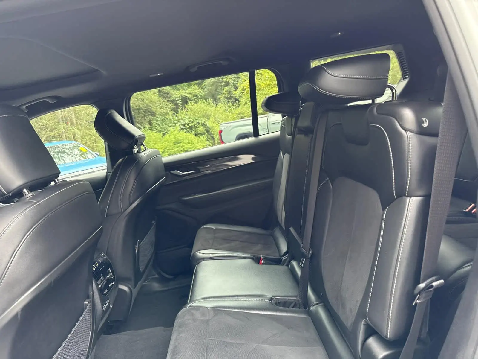 2023 Jeep Grand Cherokee Altitude photo 28