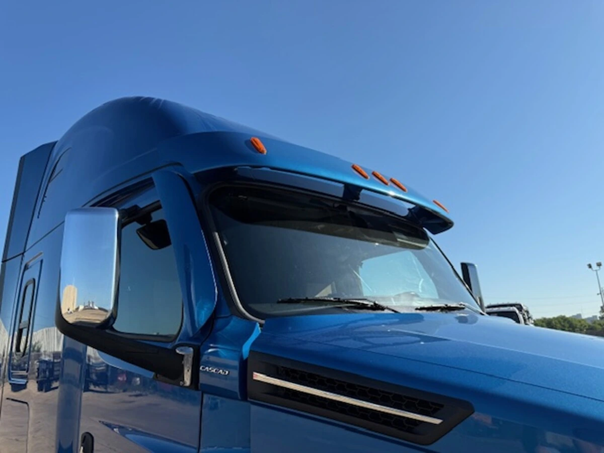 2022 Freightliner Cascadia — photo 6