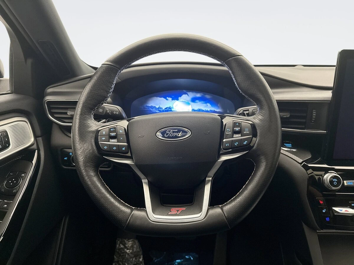 2023 Ford Explorer ST - Photo 12