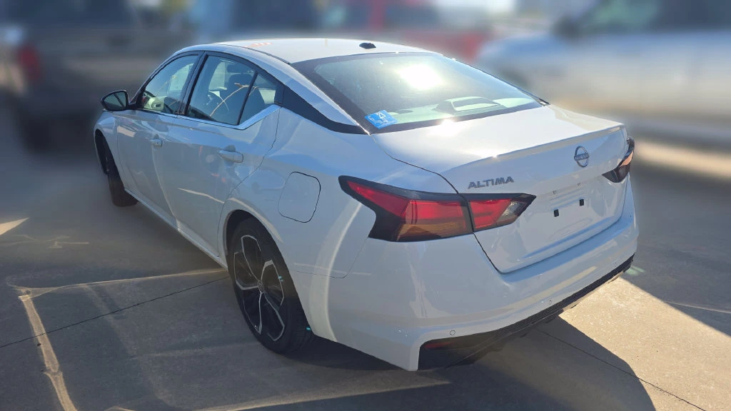 Used 2026 Nissan Altima SR with VIN 1N4BL4CV3TN338469 for sale in Kansas City