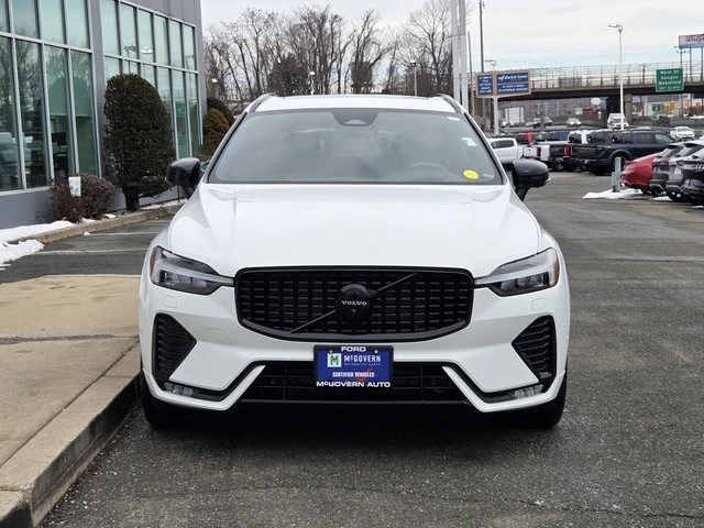 2022 Volvo - image 6