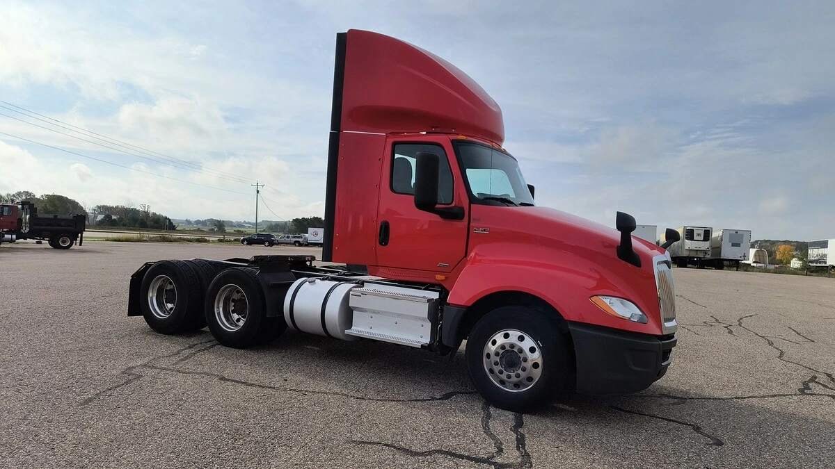 2019 International LT in Marshfield, WI — photo 3
