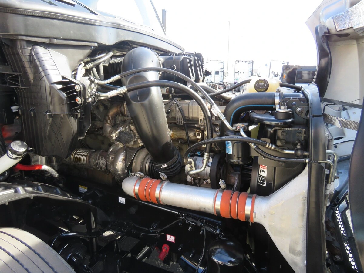 2023 Freightliner Cascadia - image 13