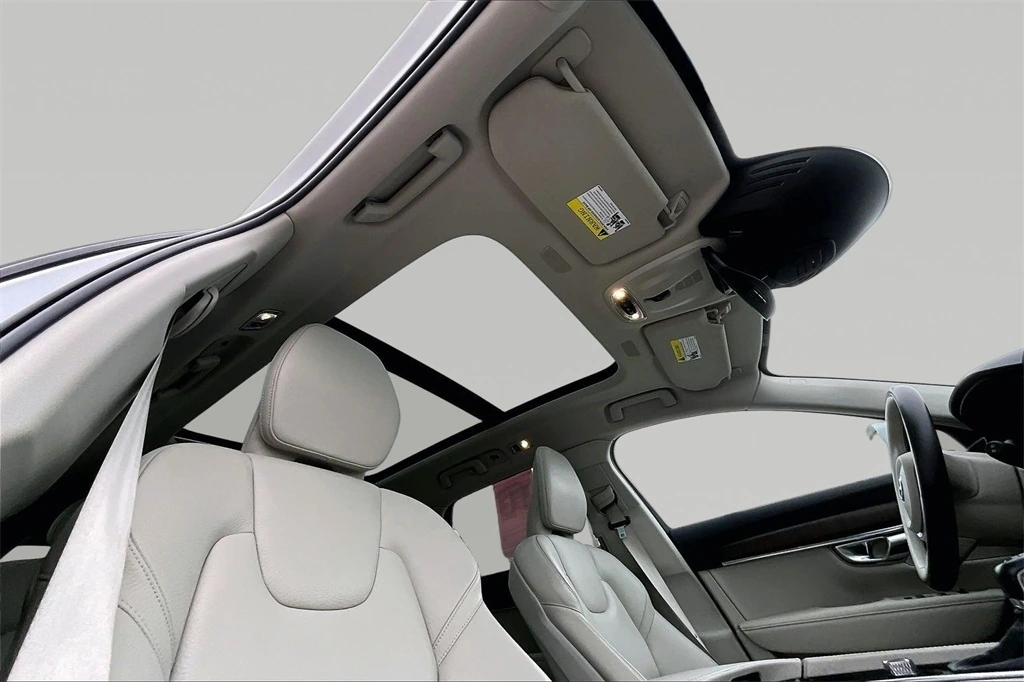 2021 Volvo - image 26