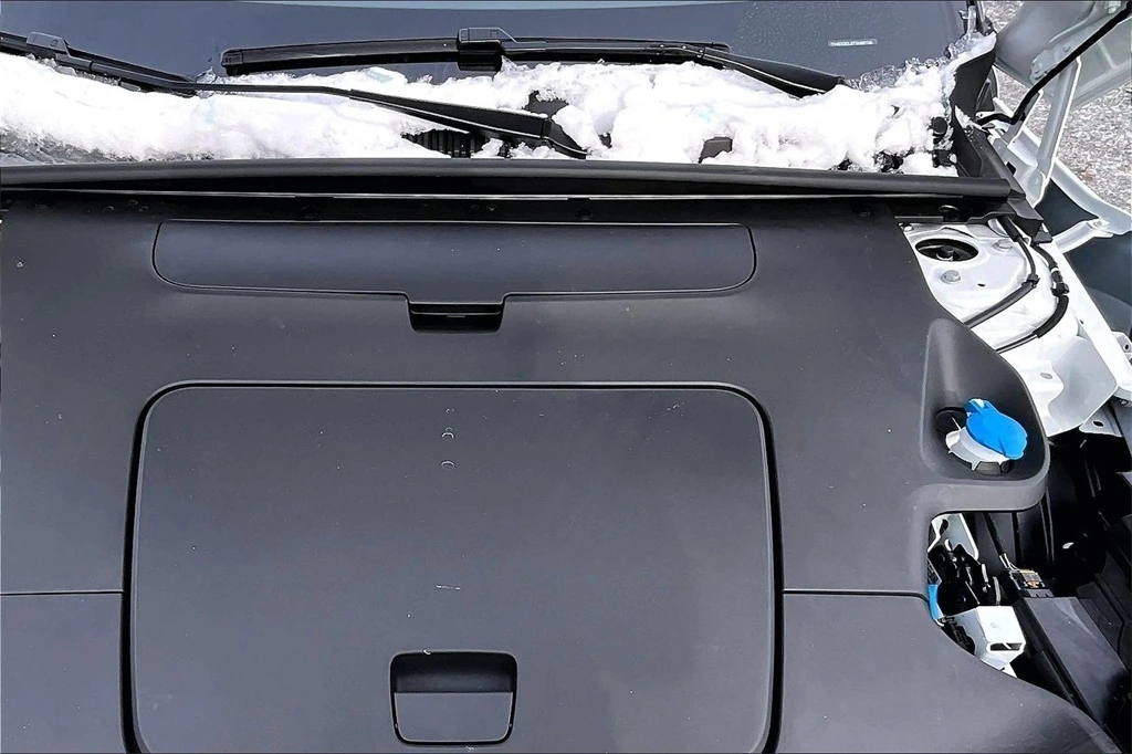 2026 Volvo - image 12