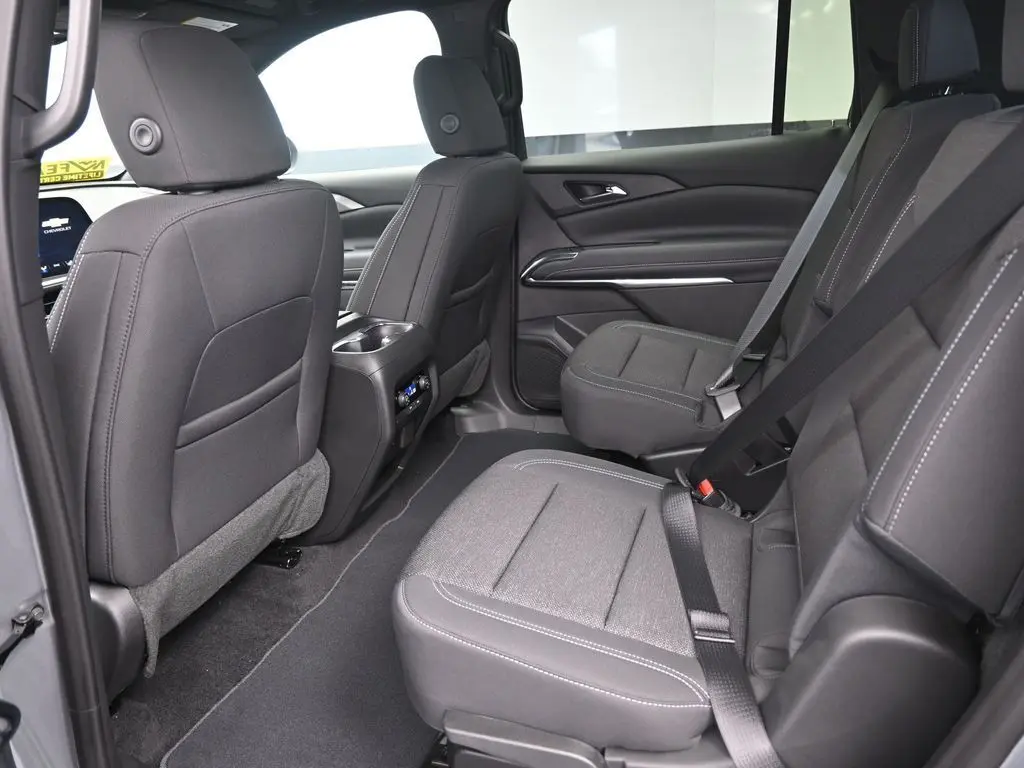 2026 Chevrolet Traverse 2LT photo 11