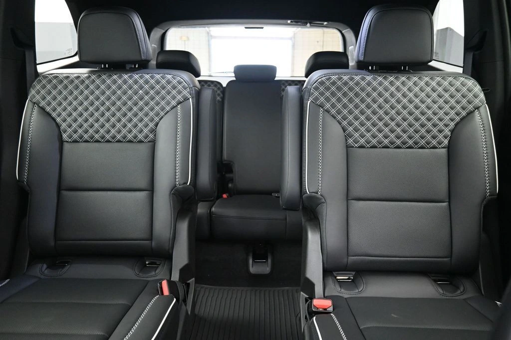2026 GMC Acadia Denali - Photo 23
