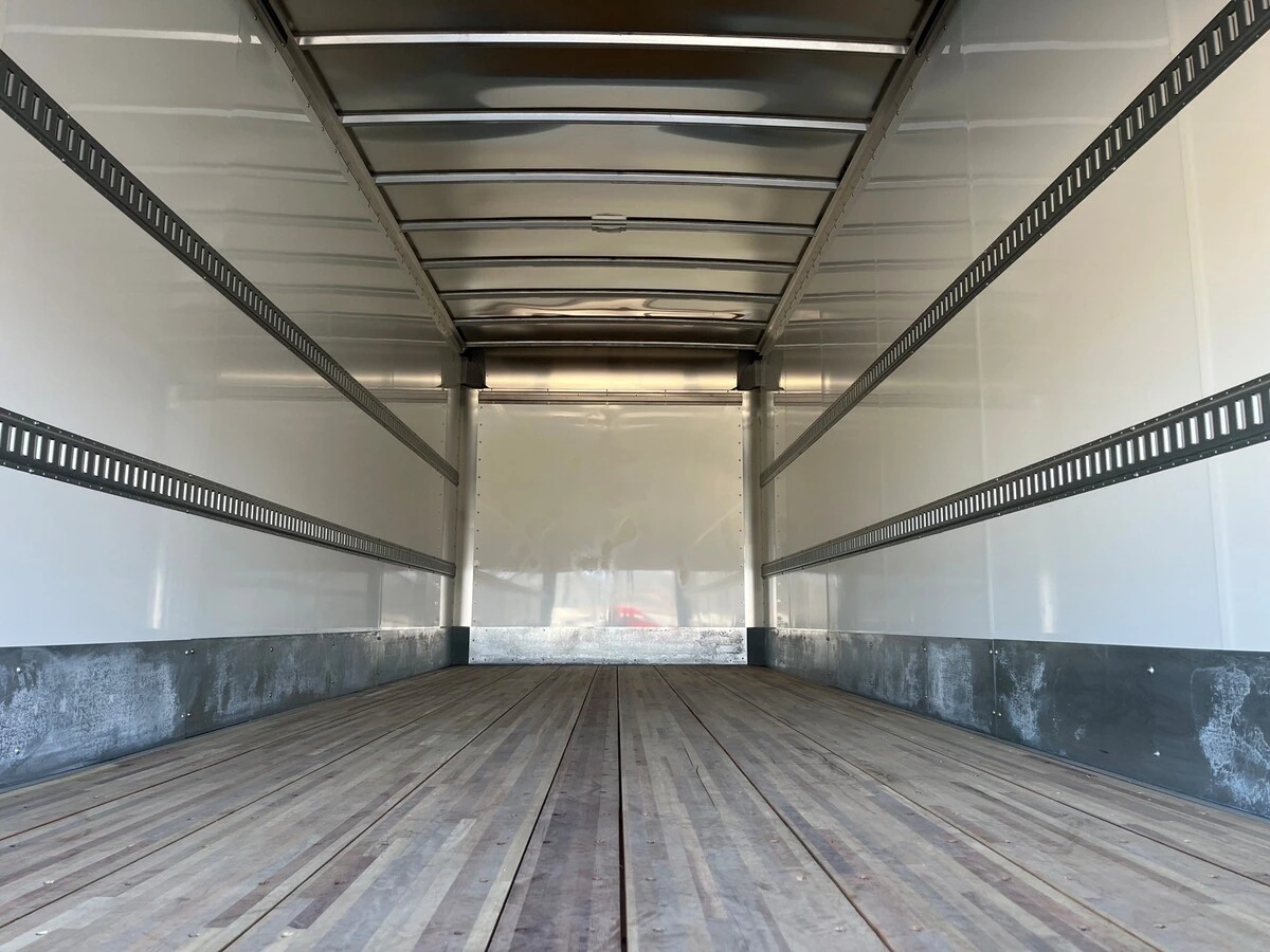 2027 Freightliner M2 106 — photo 8